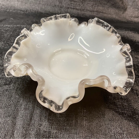 Vintage Set Fenton White Glass Silver Crest
Ruffled Serving Bowl Candy Dish - Picture 8 of 8